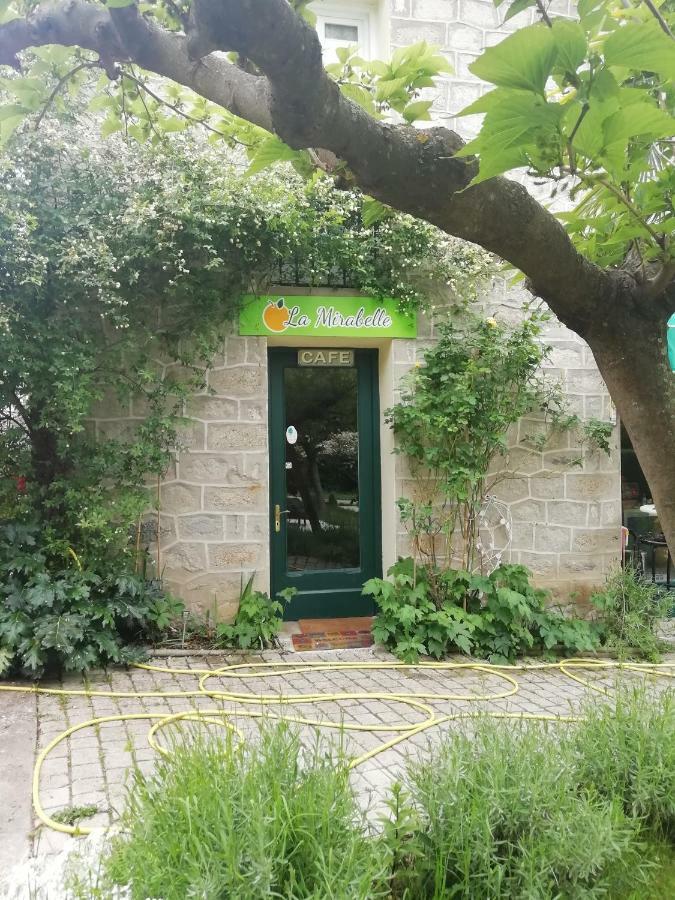 La Mirabelle-Casteil Country House Guest House Exterior photo
